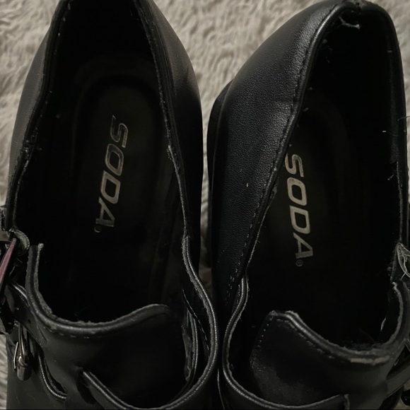 ❌SOLD❌ Platform Heels with Buckle 🖤 - Picture 4 of 5